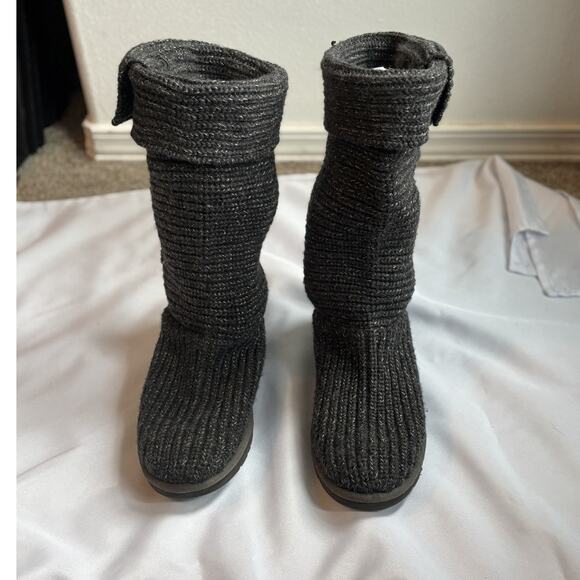 UGG Classic Cardy Knit Boots Women’s Size 8 • Charcoal Gray Button Sweater Boot - Picture 1 of 5
